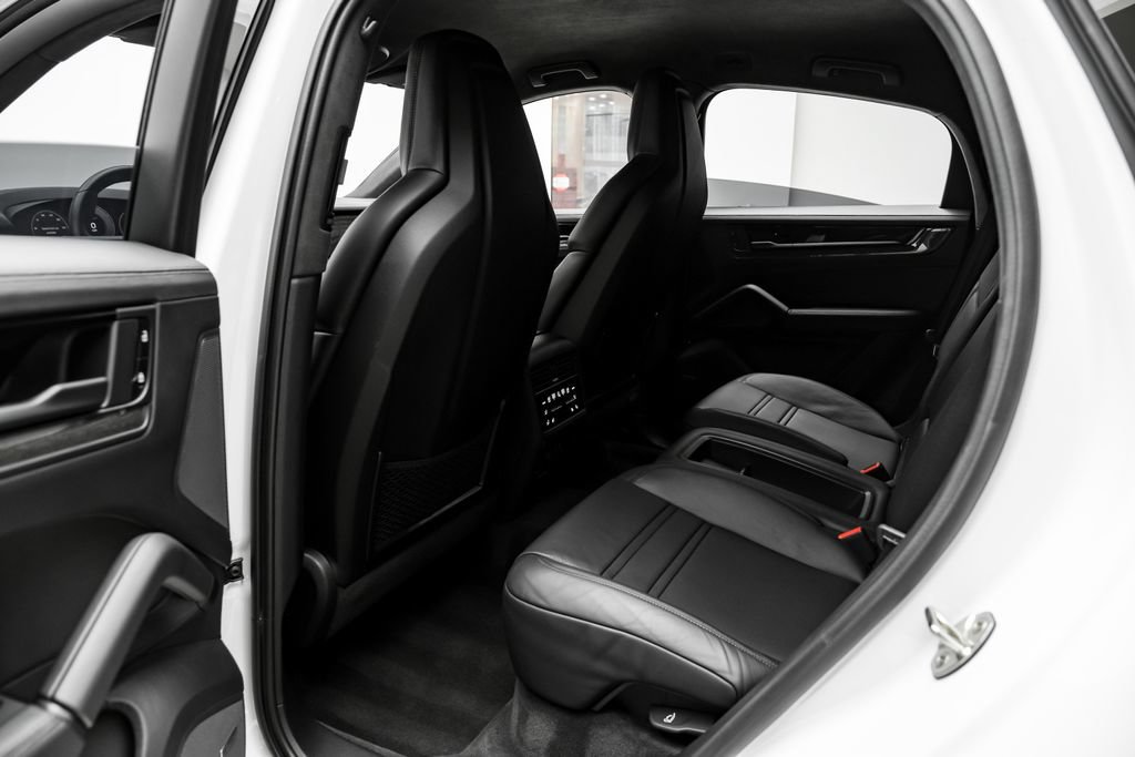 Used 2024 Porsche Cayenne Turbo GT AWD/4WD image 43