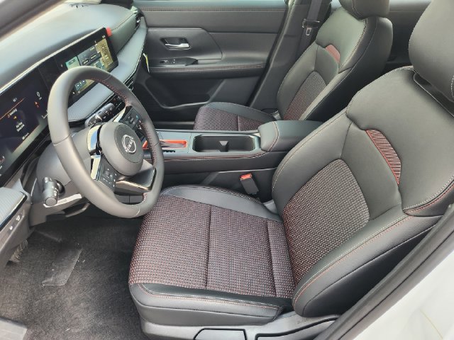 New 2025 Nissan Kicks SR w/ Illumination Package FWD image 9