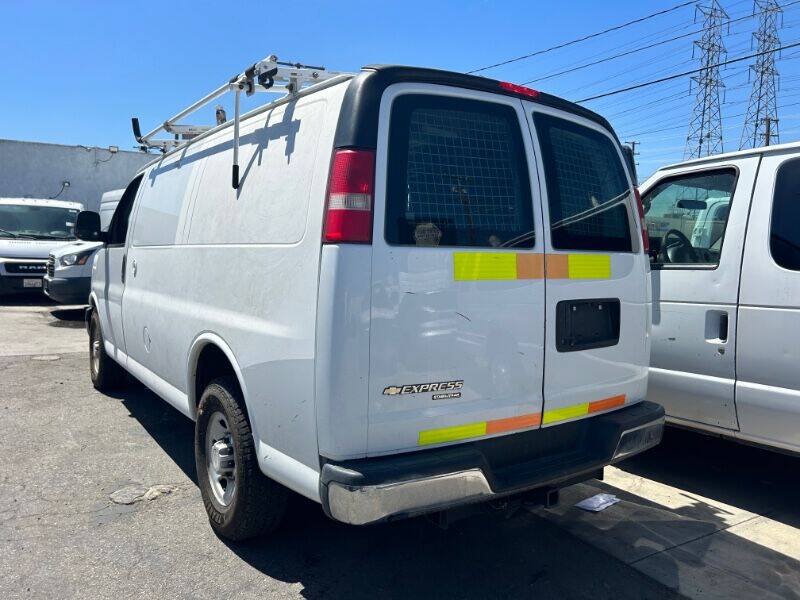 Used 2014 Chevrolet Express 2500 RWD image 4