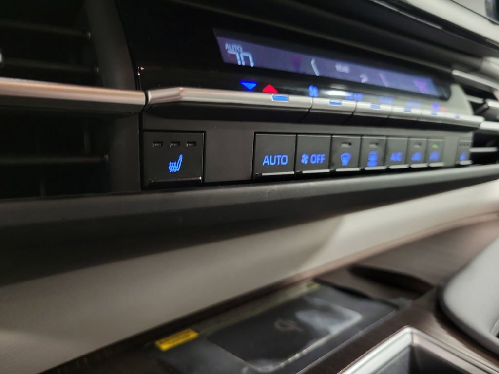 Used 2024 Toyota Sienna XLE w/ XLE Plus Package image 17