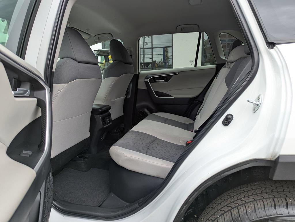 Used 2023 Toyota RAV4 XLE AWD/4WD image 37
