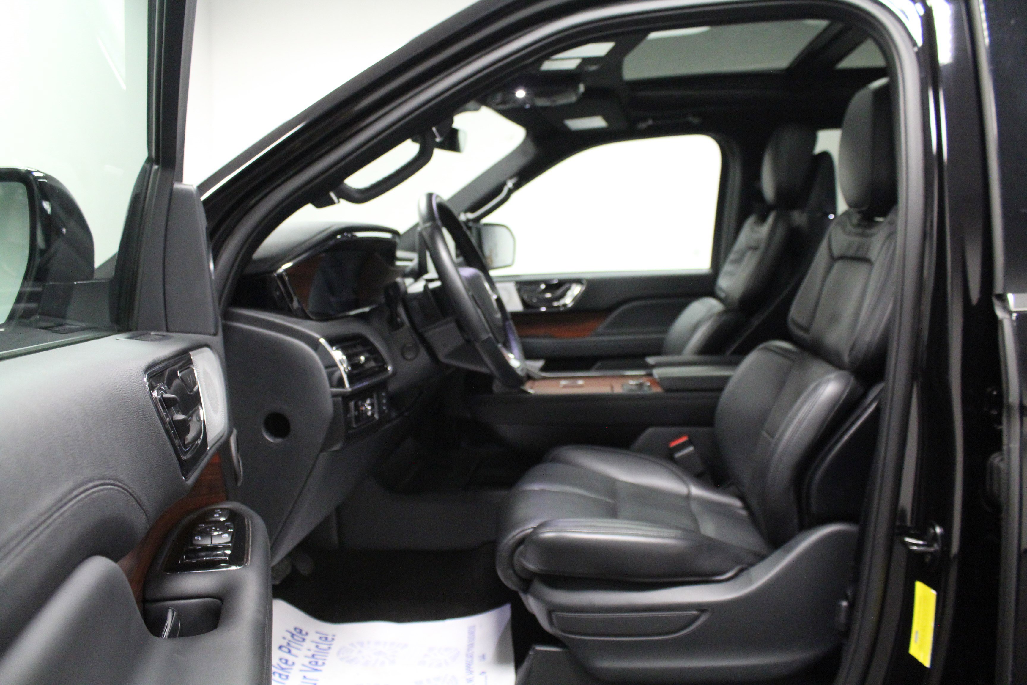 Used 2024 Lincoln Navigator Reserve image 12