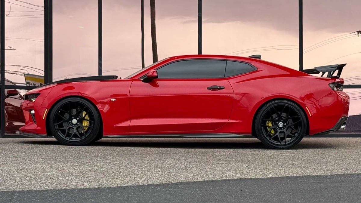 Used 2016 Chevrolet Camaro SS RWD image 5