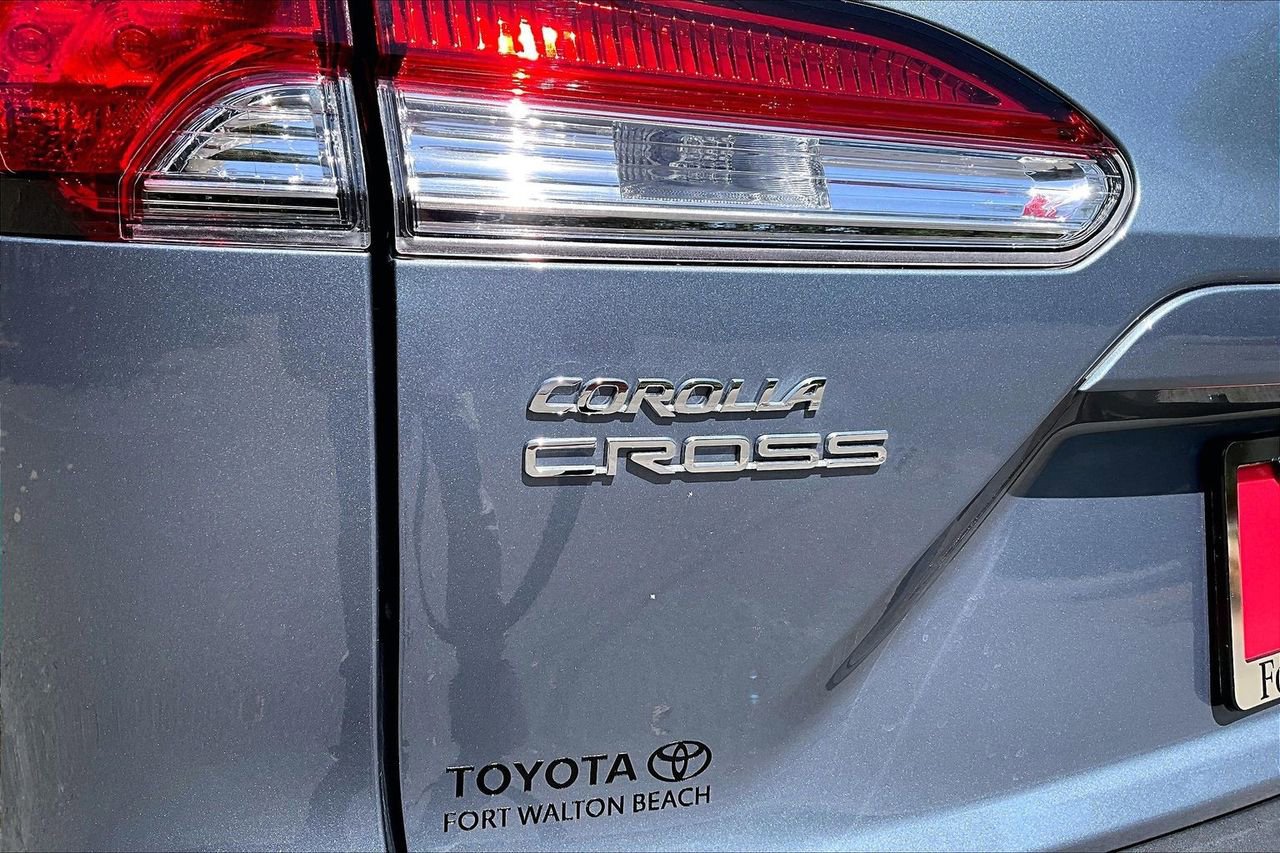 Used 2024 Toyota Corolla Cross LE w/ Moonroof Package image 27