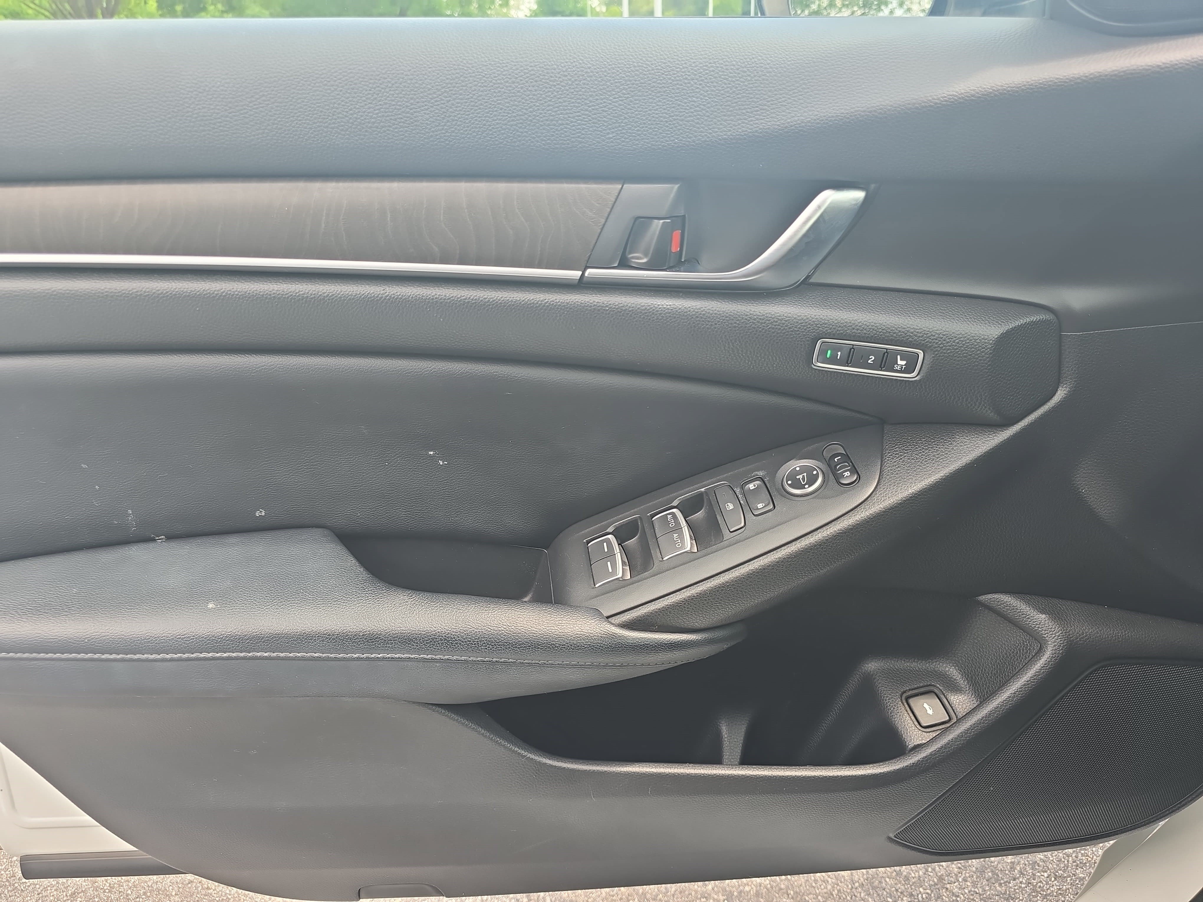 Used 2018 Honda Accord EX-L image 25