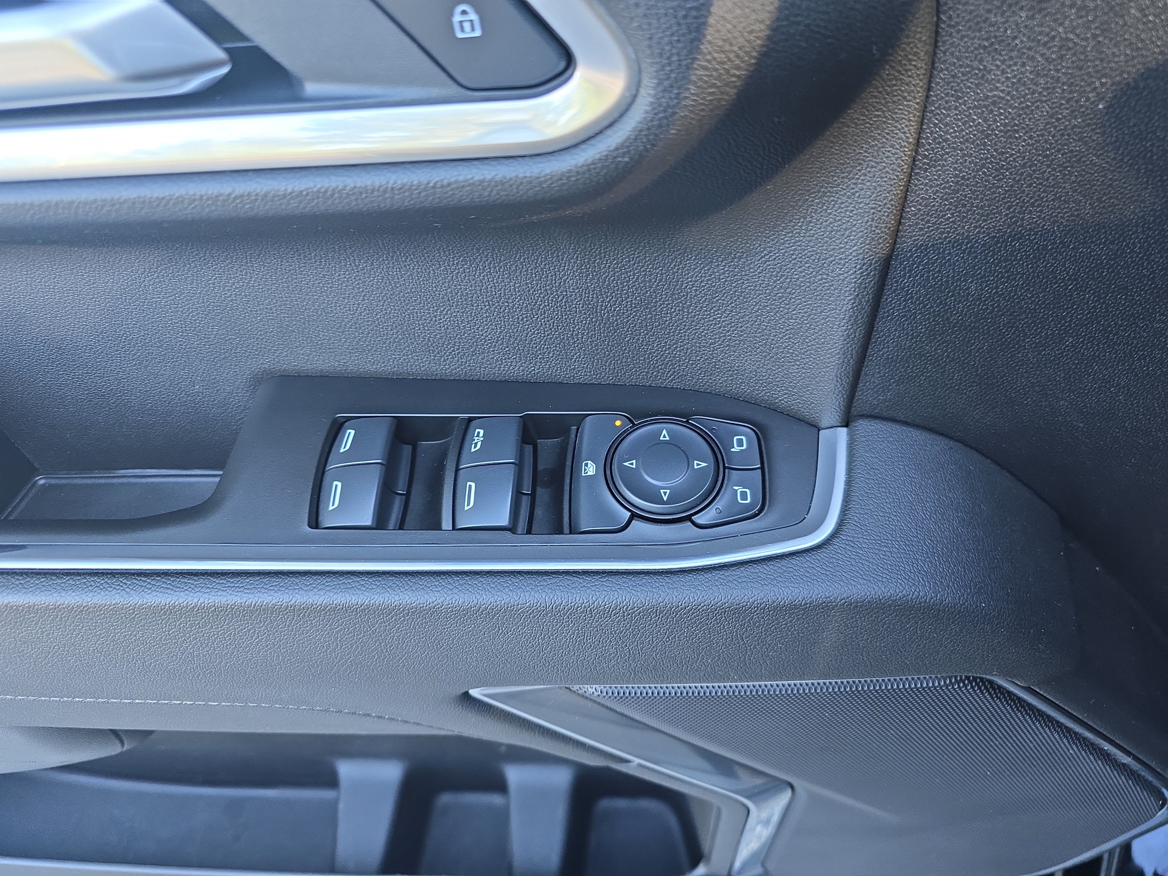 Used 2025 Chevrolet Silverado 1500 LT RWD image 24
