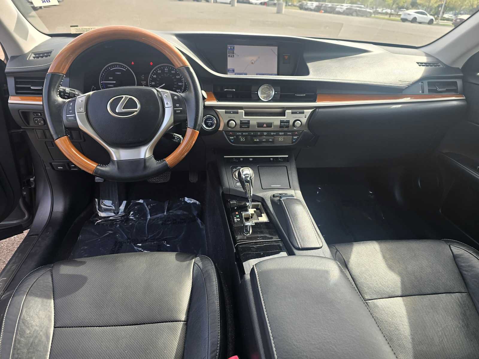 Used 2014 Lexus ES 300h w/ Luxury Package w/Bamboo Trim FWD image 18