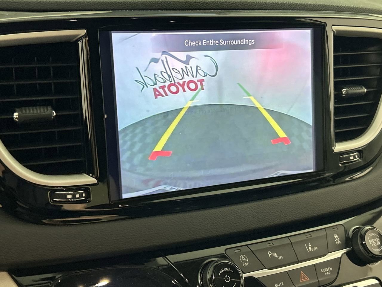 Used 2023 Chrysler Pacifica Touring-L image 17