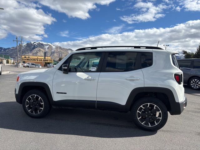 Used 2023 Jeep Renegade Latitude w/ Sun/Sound Group image 6