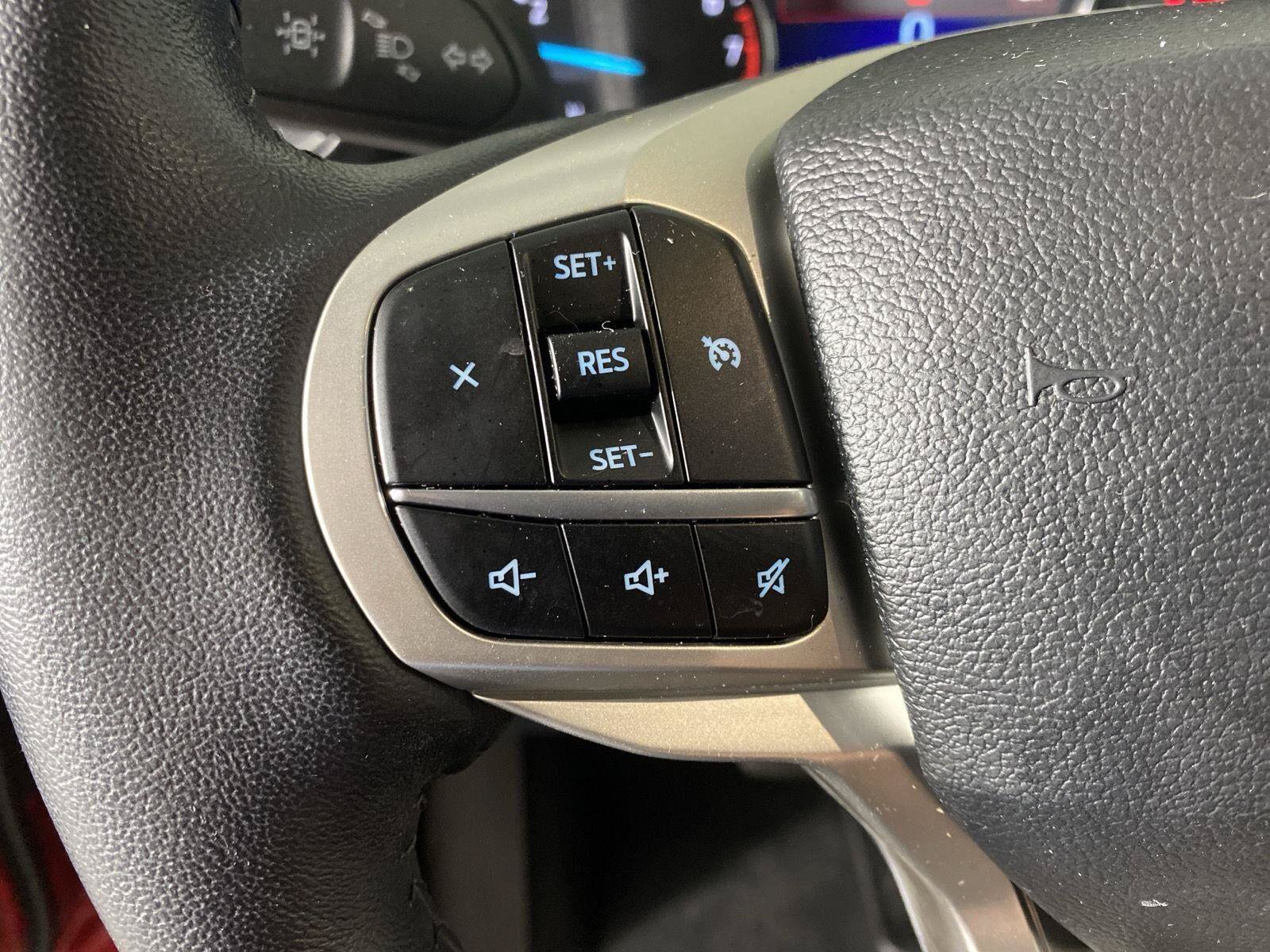 Used 2023 Ford Explorer XLT AWD/4WD image 22