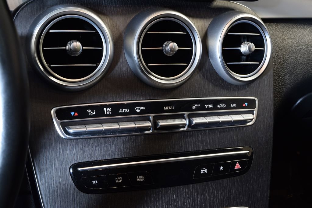 Used 2021 Mercedes-Benz GLC 300 4MATIC image 24