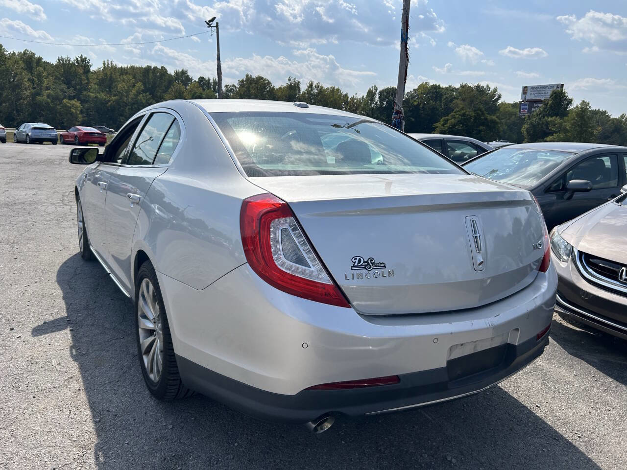 Used 2014 Lincoln MKS FWD image 4