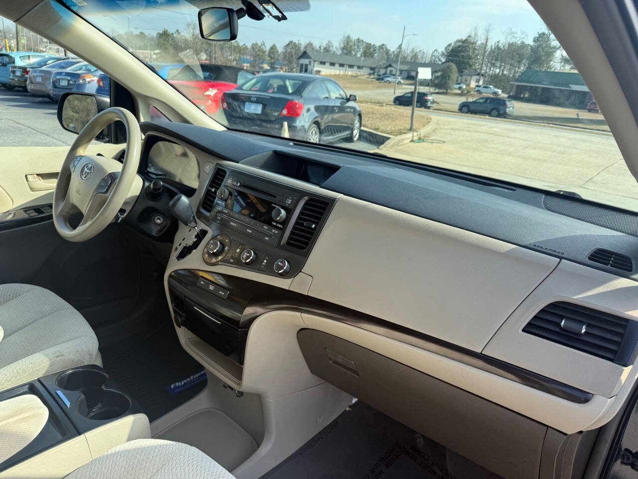 Used 2011 Toyota Sienna LE image 16