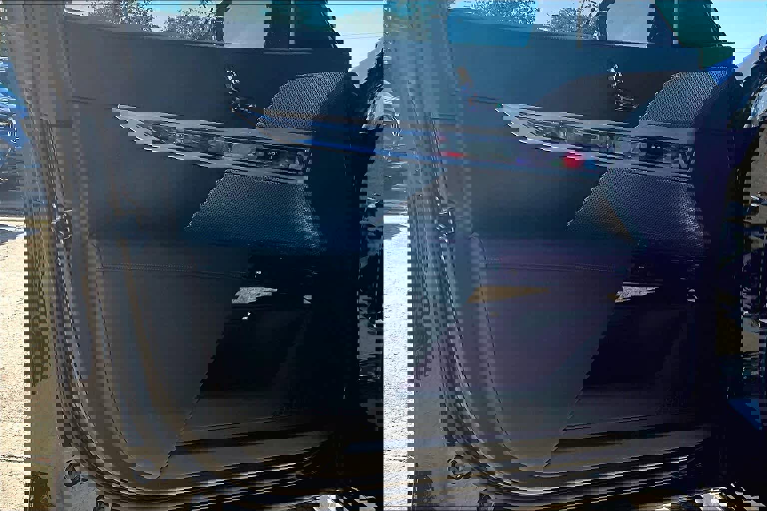 Used 2025 BMW i7 xDrive60 w/ Premium Package image 16