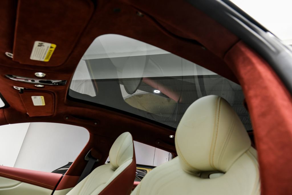 Used 2022 Aston Martin DBX AWD/4WD image 11