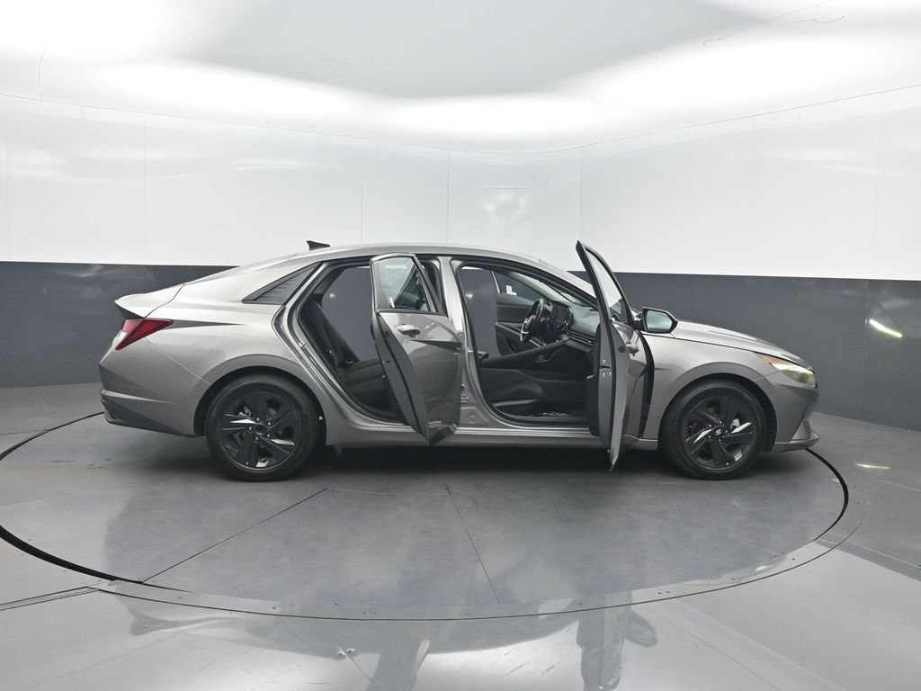 Used 2021 Hyundai Elantra SEL w/ Convenience Package image 38