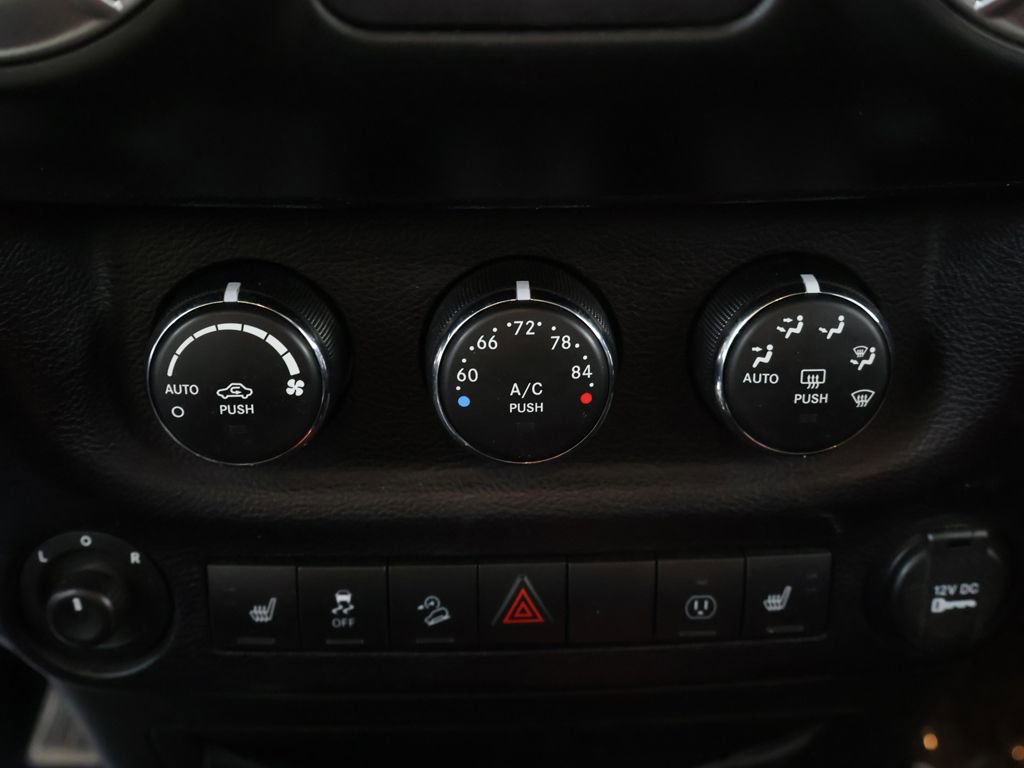 Used 2014 Jeep Wrangler Unlimited Rubicon AWD/4WD image 38