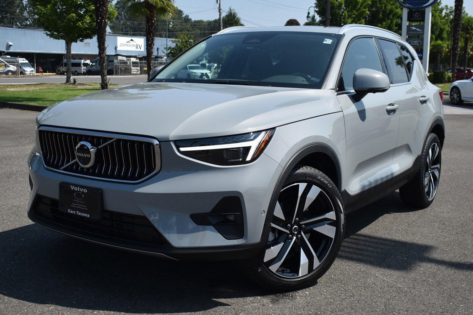Used 2025 Volvo XC40 B5 Plus w/ Climate Package