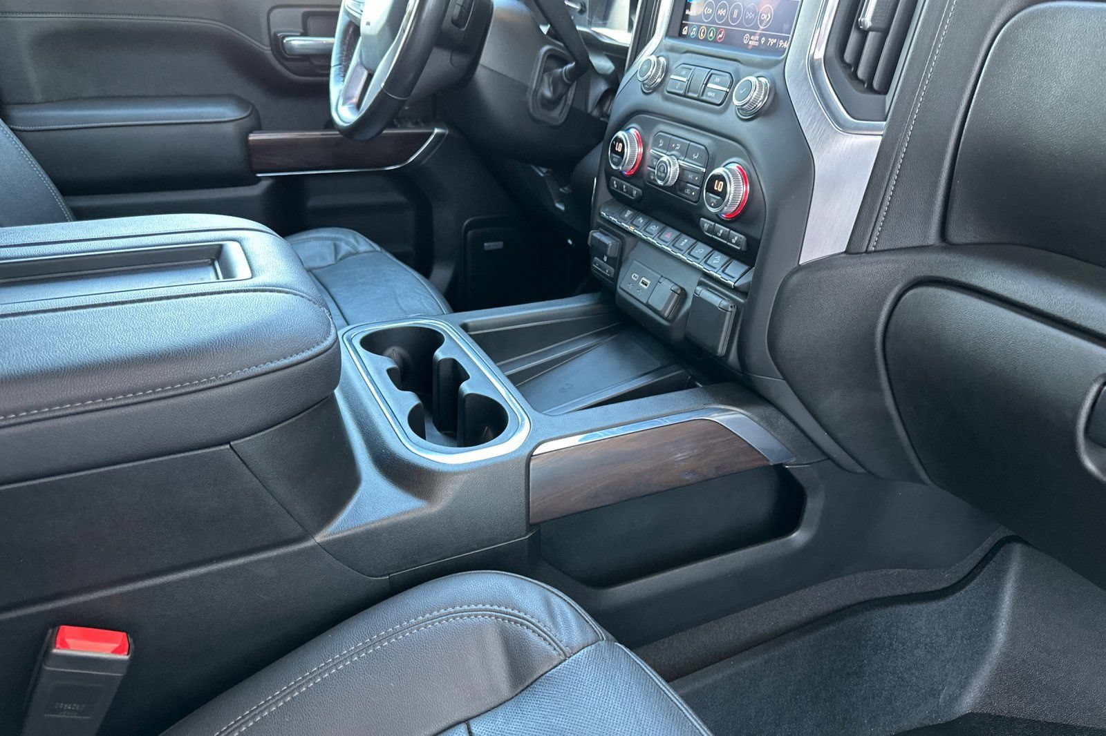 Used 2021 GMC Sierra 2500 SLT w/ SLT Preferred Package AWD/4WD image 16