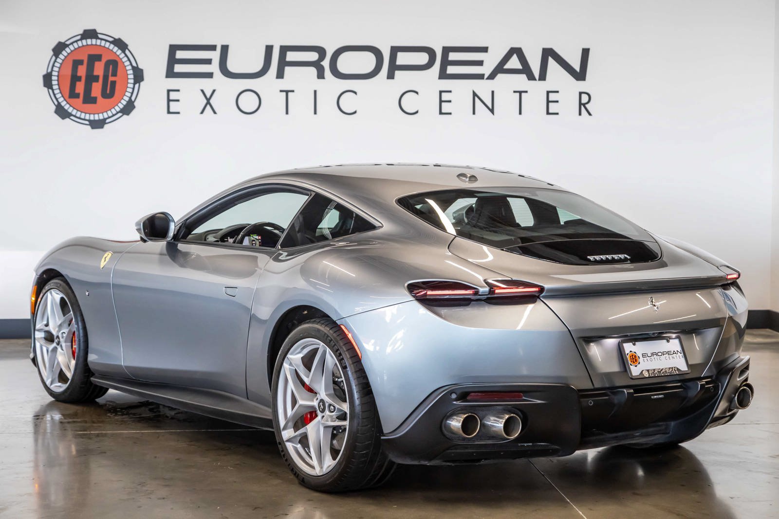 Used 2021 Ferrari Roma RWD image 8