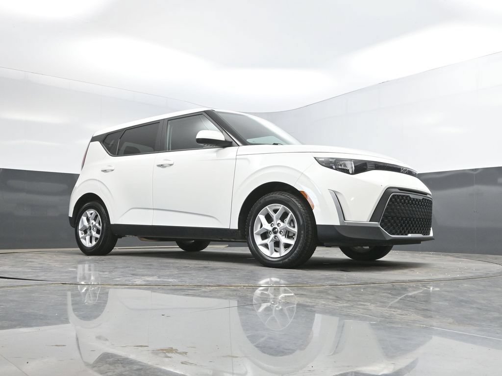 Used 2025 Kia Soul LX w/ LX Technology Package FWD image 31