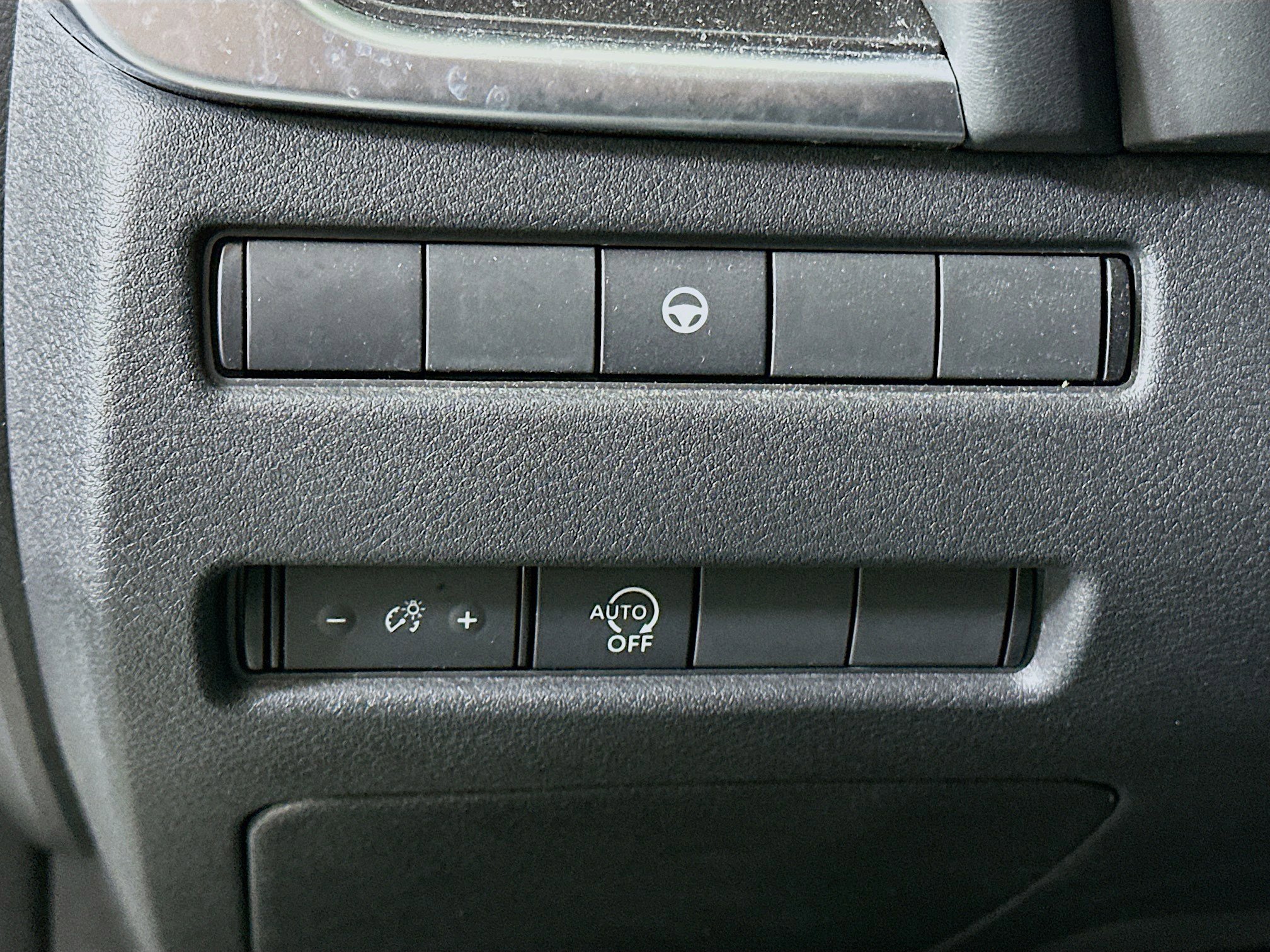Used 2023 Nissan Rogue SV AWD/4WD image 17