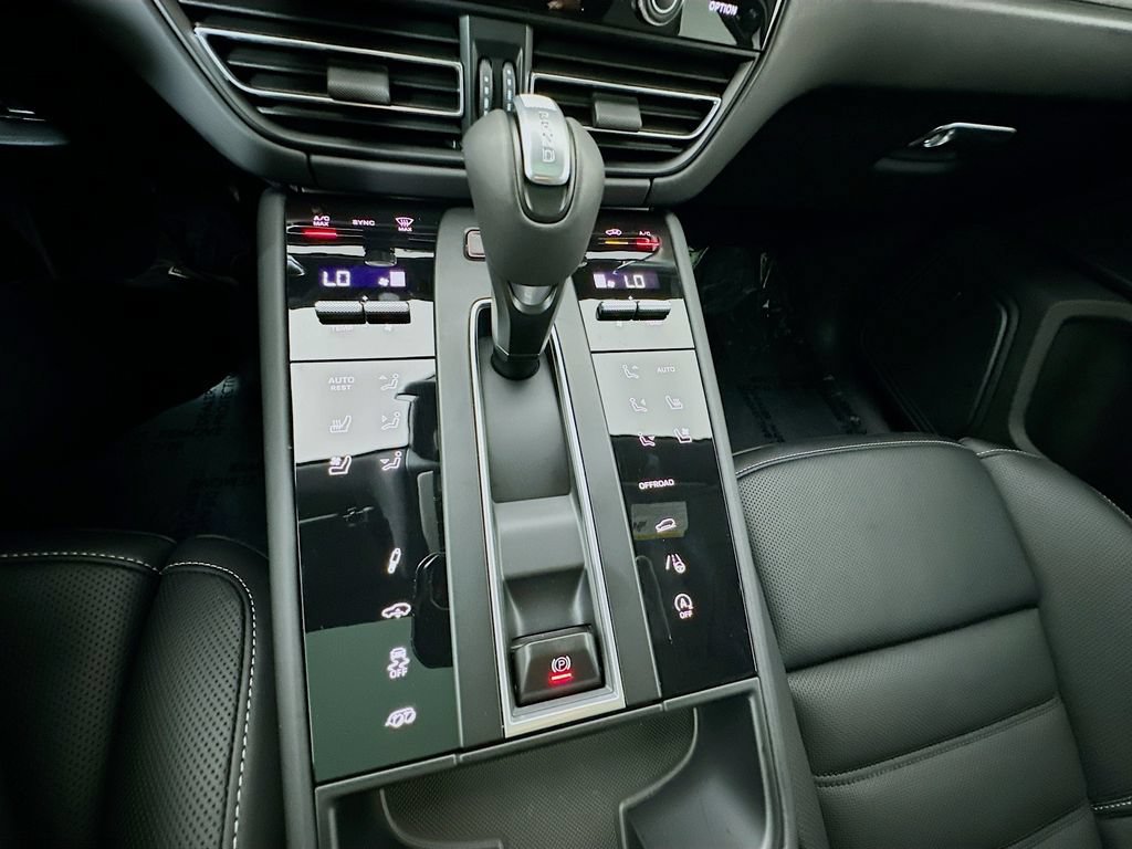 New 2026 Porsche Macan GTS AWD/4WD image 19
