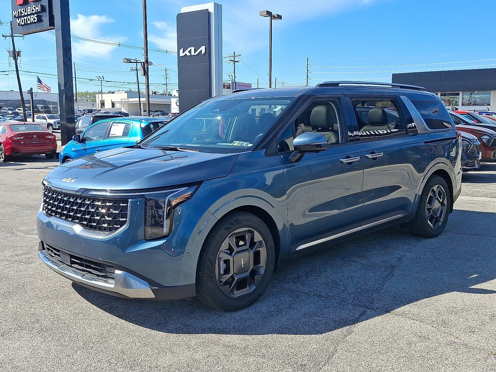 Used 2025 Kia Carnival SX image 3