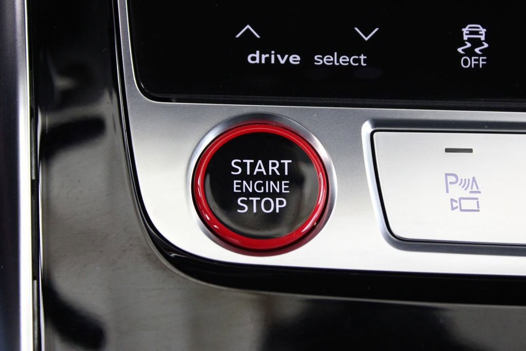 Used 2023 Audi RS Q8 w/ Black Optic Package image 12