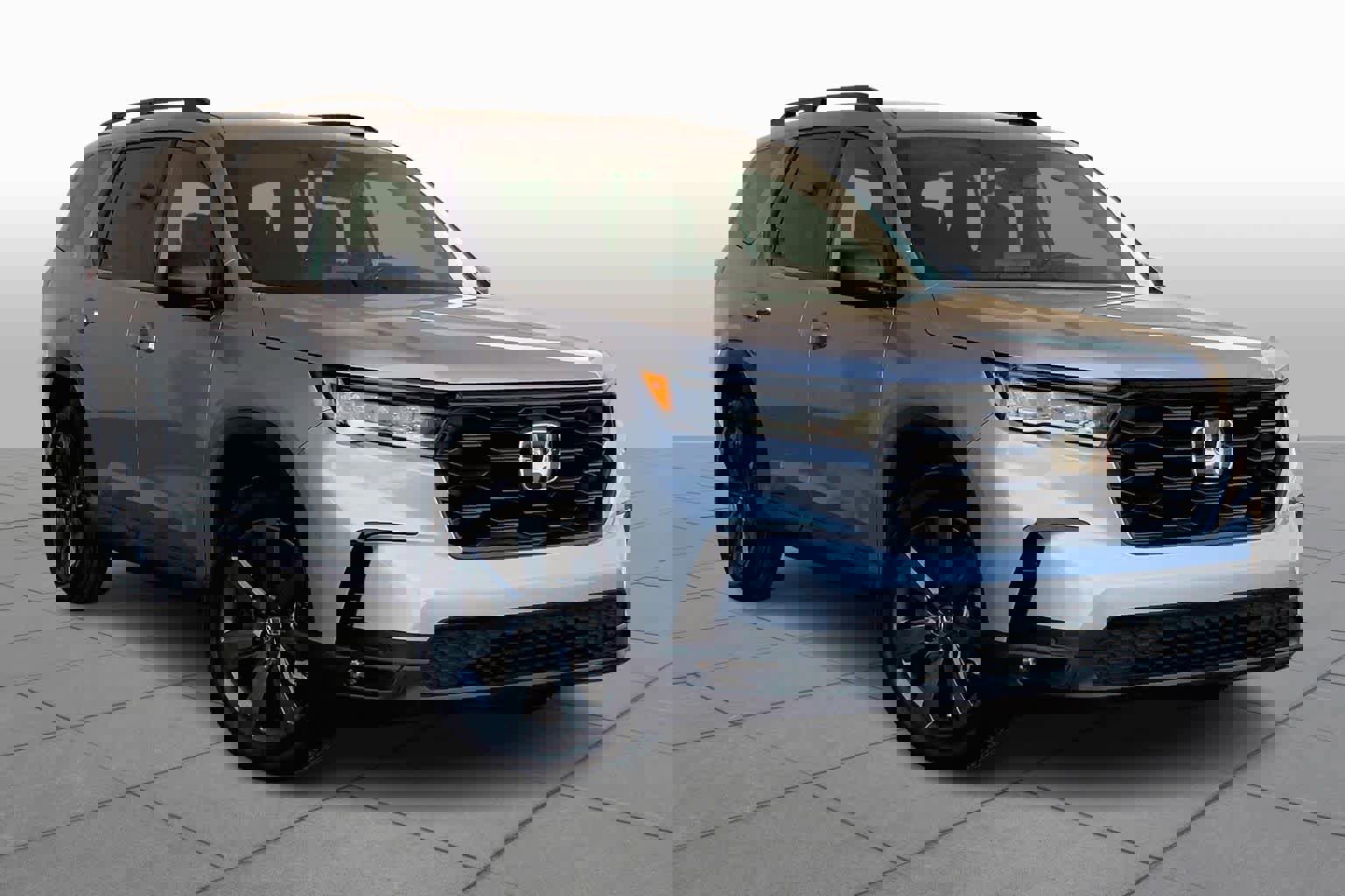 Used 2025 Honda Pilot Sport image 3