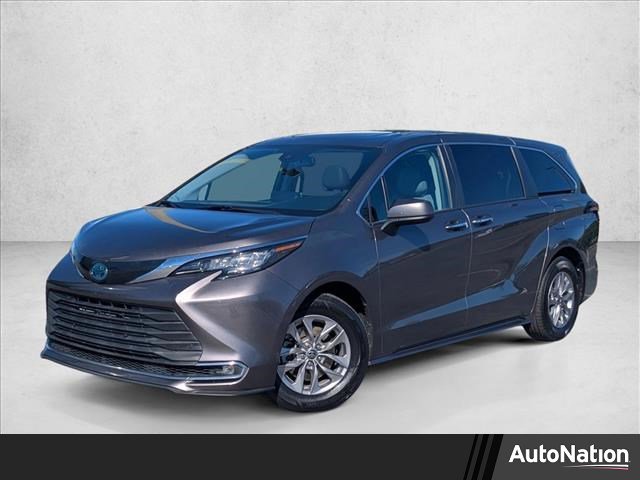 Used 2022 Toyota Sienna XLE image 1