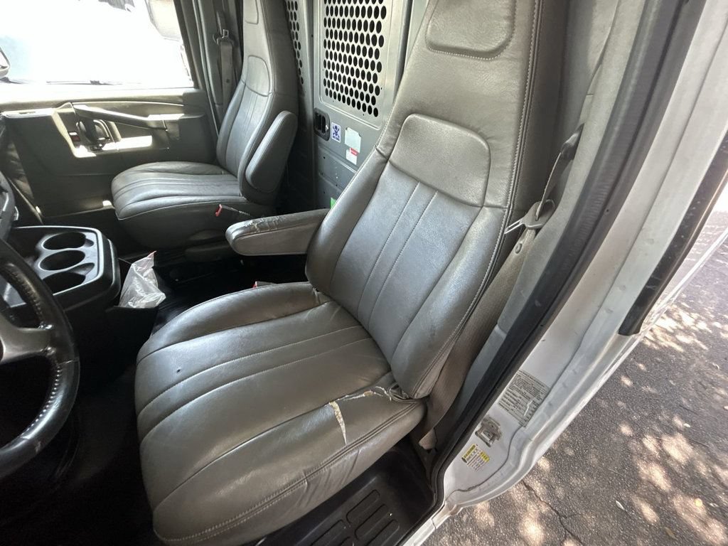 Used 2018 Chevrolet Express 2500 w/ Driver Convenience Package RWD image 13