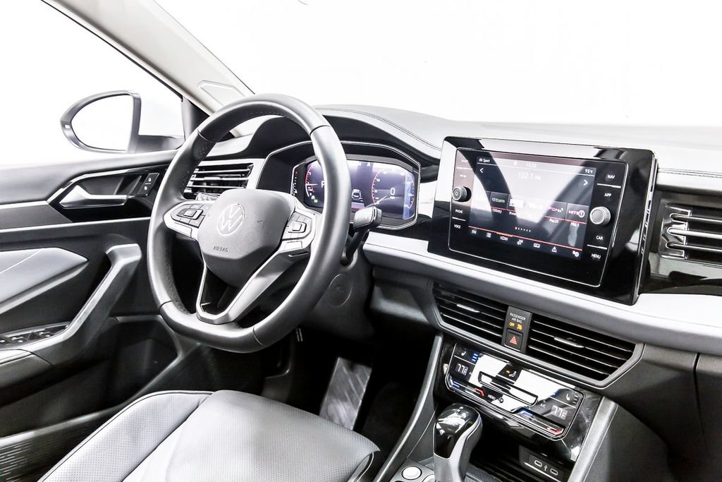 Used 2025 Volkswagen Jetta SEL FWD image 21