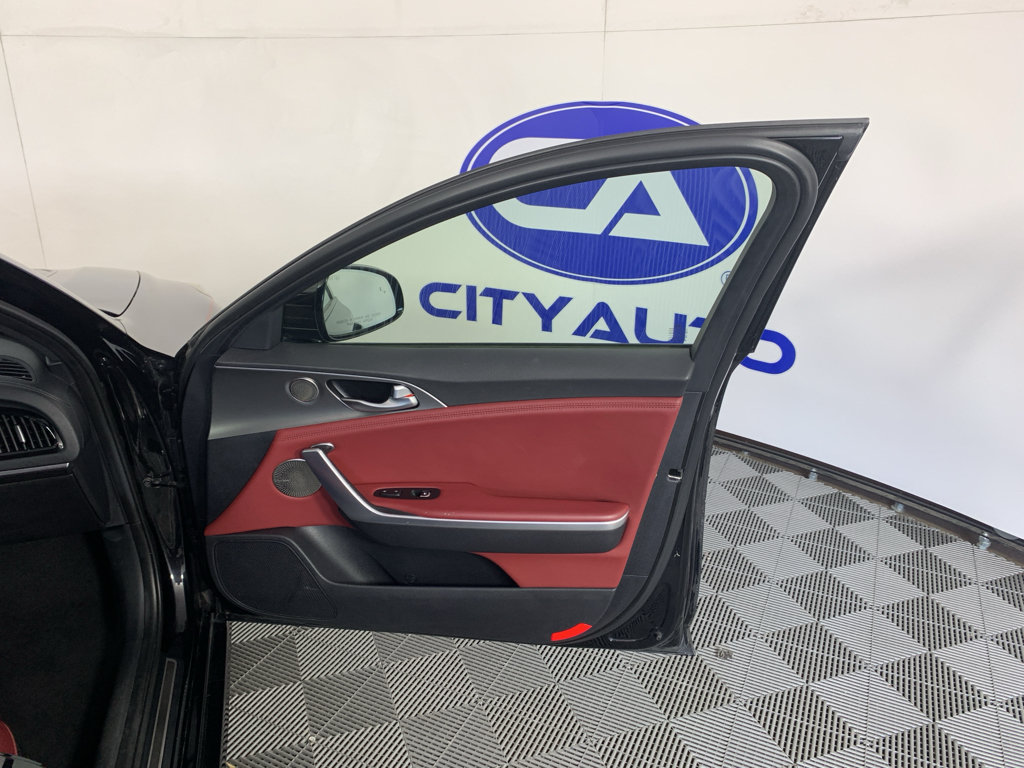 Used 2018 Kia Stinger GT2 AWD/4WD image 37