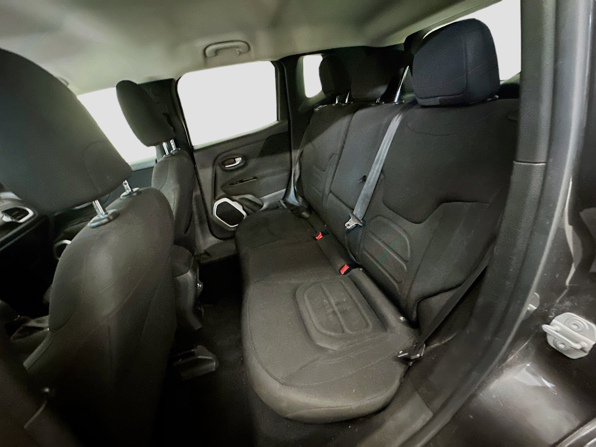 Used 2018 Jeep Renegade Latitude w/ UConnect 8.4 Nav Group AWD/4WD image 29