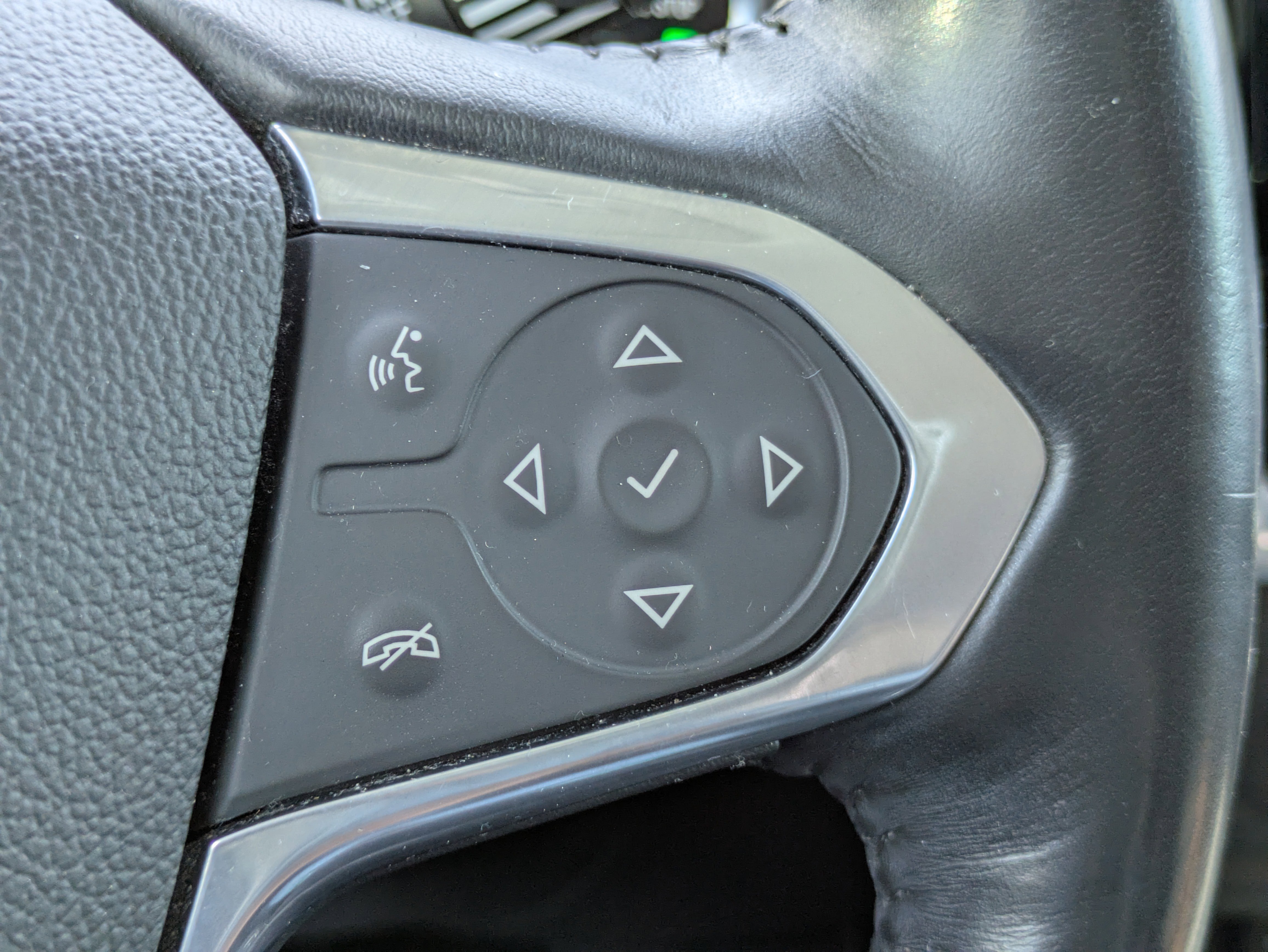 Used 2020 Chevrolet Traverse LT image 18