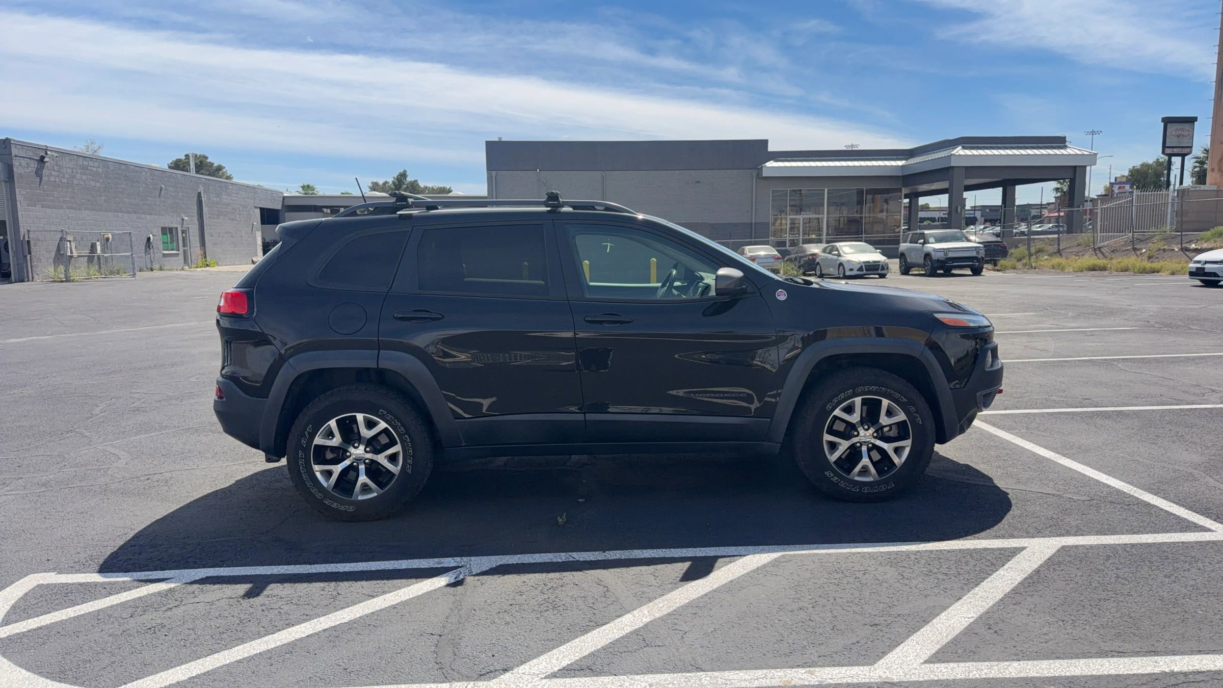 Used 2016 Jeep Cherokee Trailhawk w/ Leather Interior Group AWD/4WD image 7