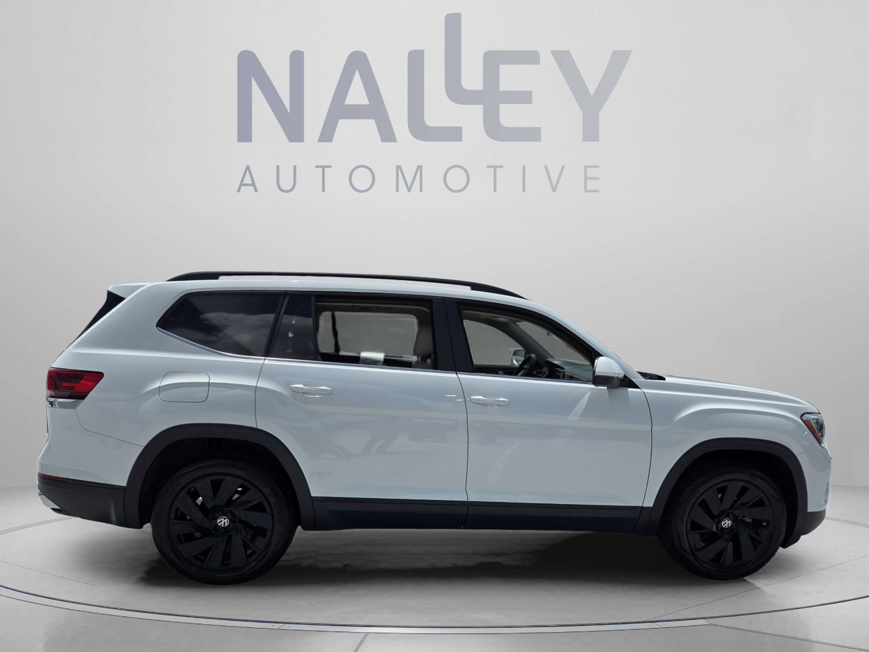 Used 2024 Volkswagen Atlas SE w/ Panoramic Sunroof Package AWD/4WD image 6