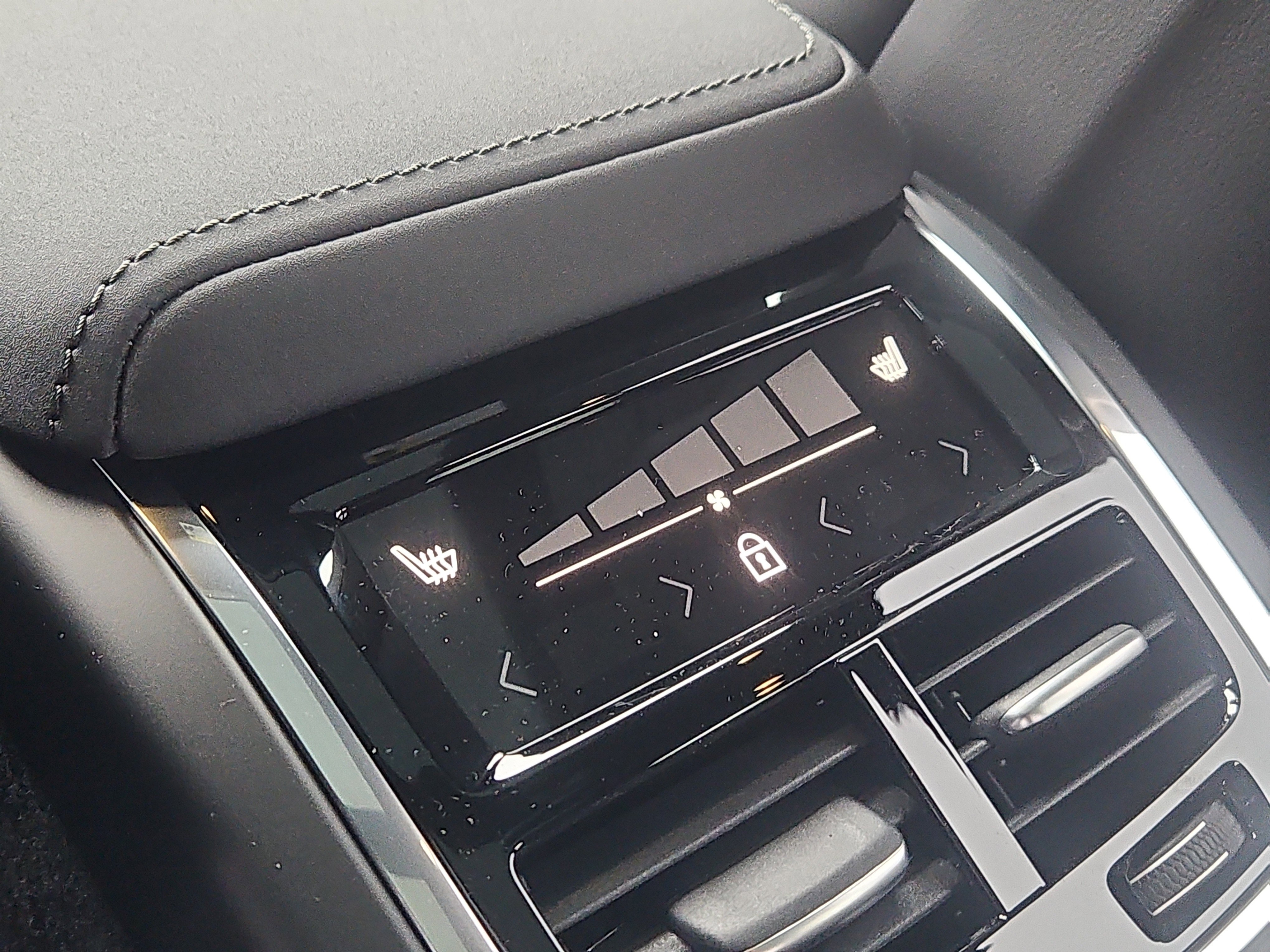 New 2026 Volvo XC60 B5 Ultra w/ Protection Package Premier image 11