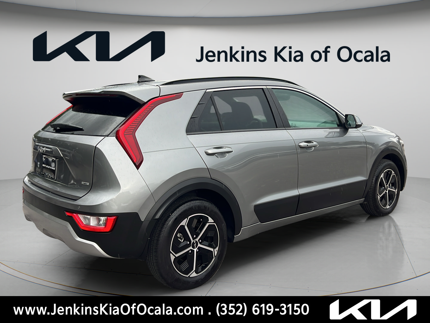 Used 2024 Kia Niro EX FWD image 3
