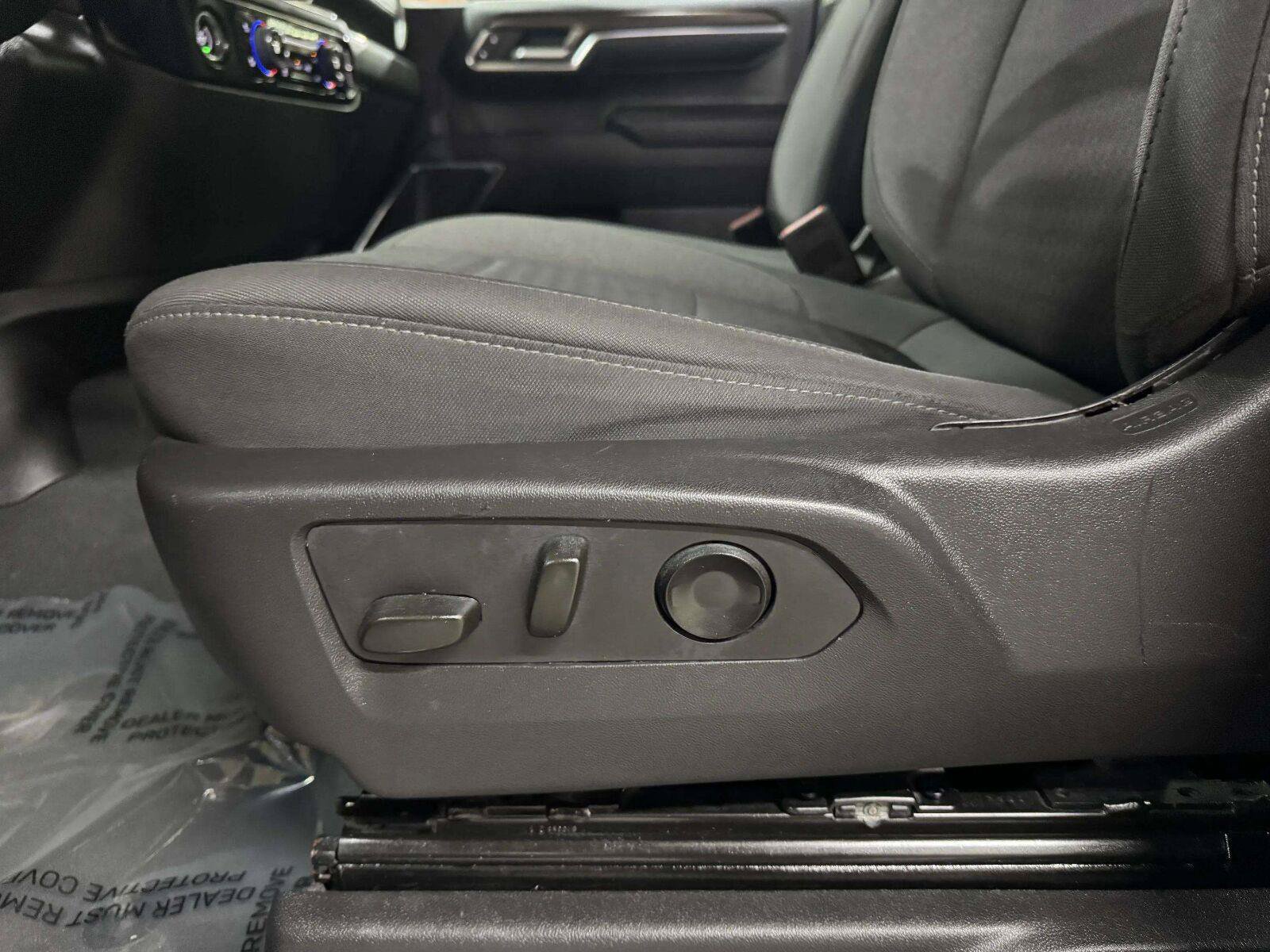 Used 2023 Chevrolet Silverado 1500 LT AWD/4WD image 28