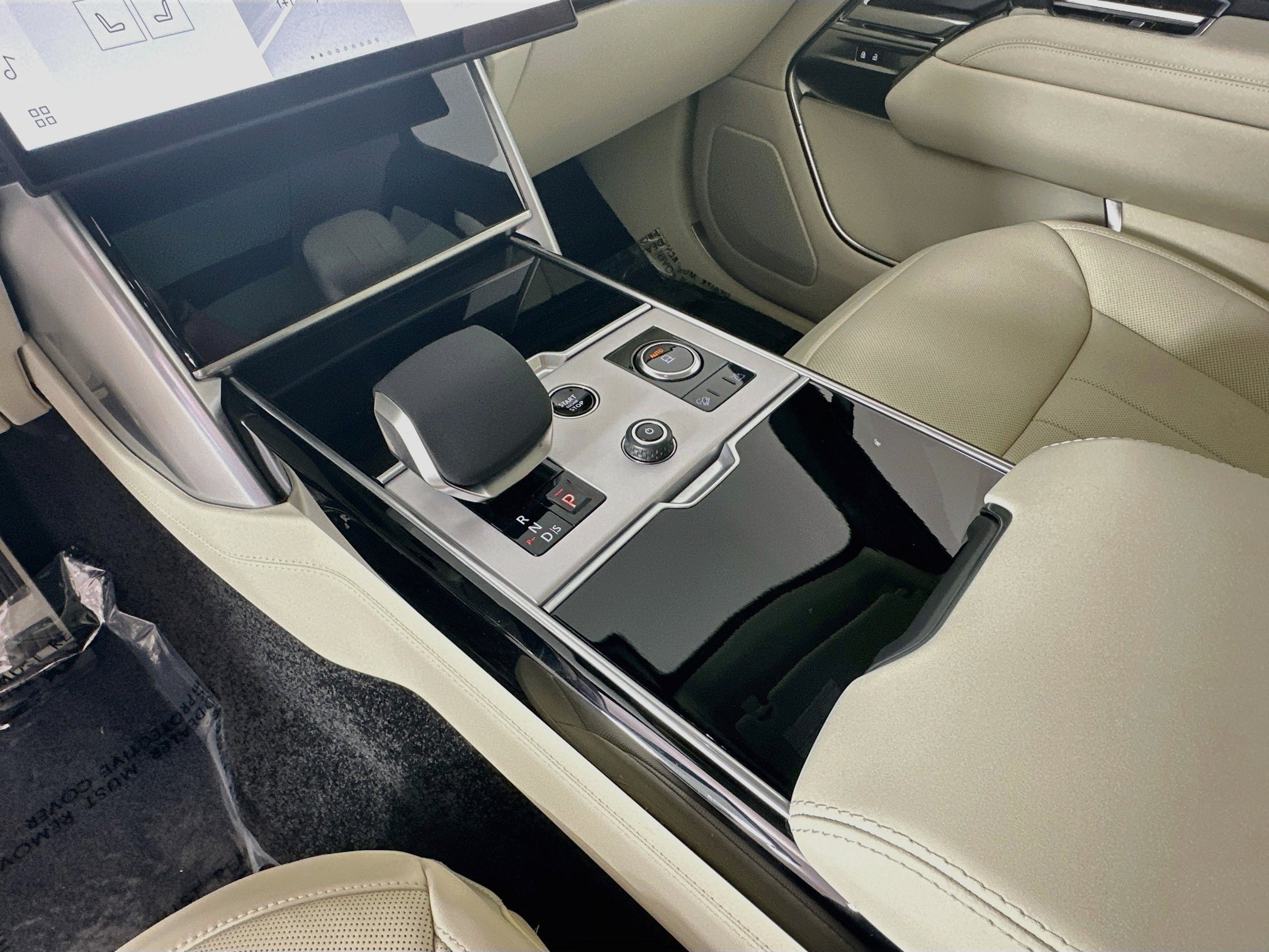 New 2027 Land Rover Range Rover SE AWD/4WD image 17