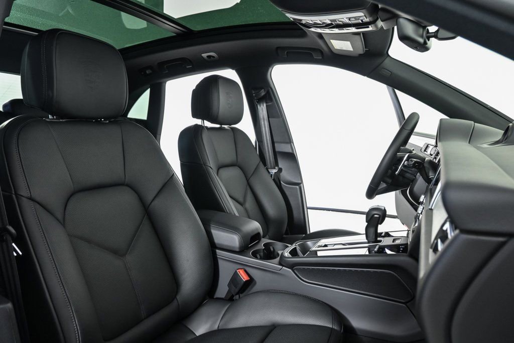 New 2026 Porsche Macan image 24