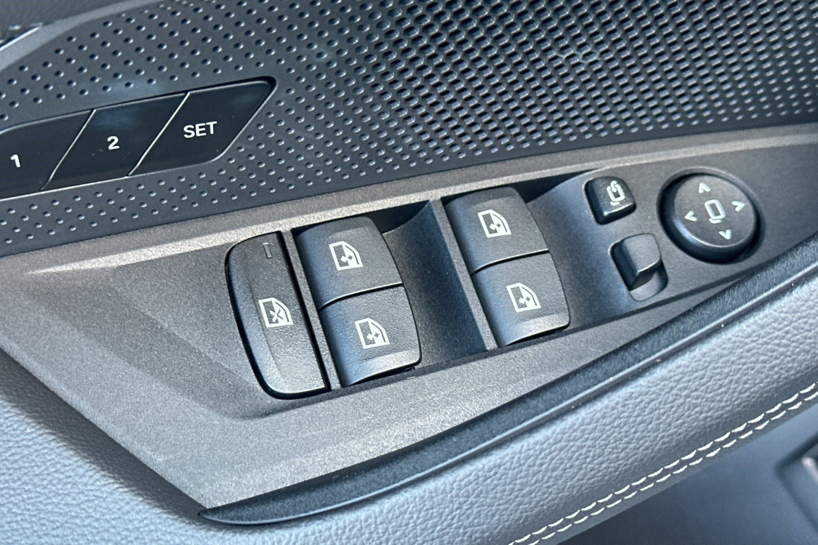 Used 2025 BMW i4 eDrive40 image 13