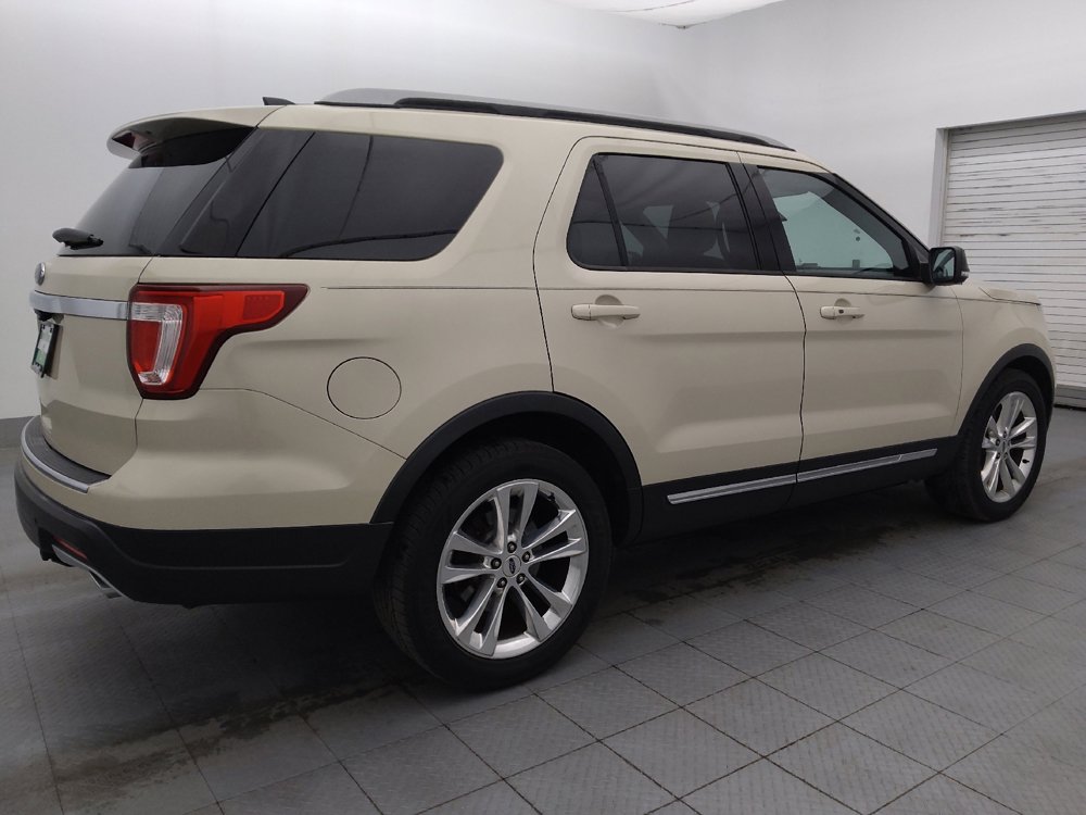 Used 2018 Ford Explorer XLT w/ Equipment Group 202A FWD image 10
