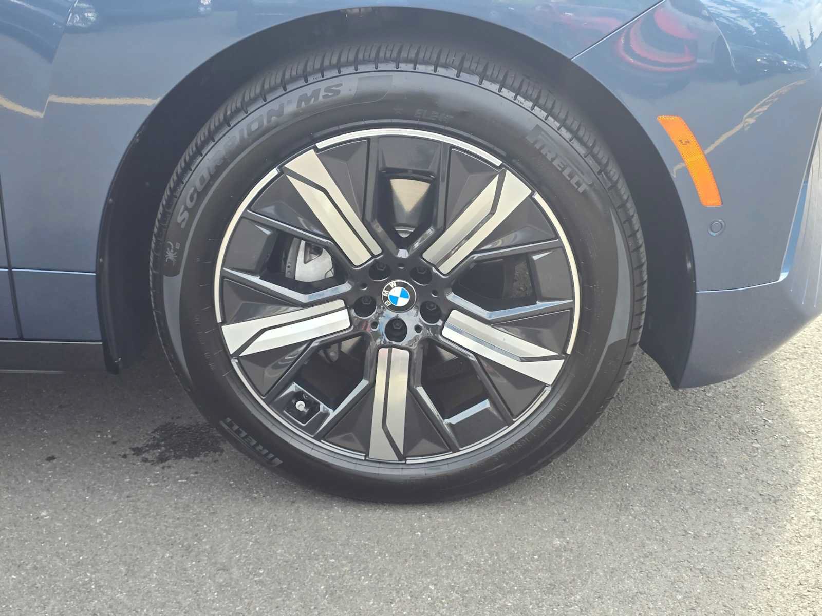 Used 2026 BMW iX xDrive60 w/ Executive Package AWD/4WD image 9