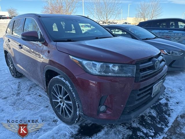 Used 2017 Toyota Highlander SE image 3