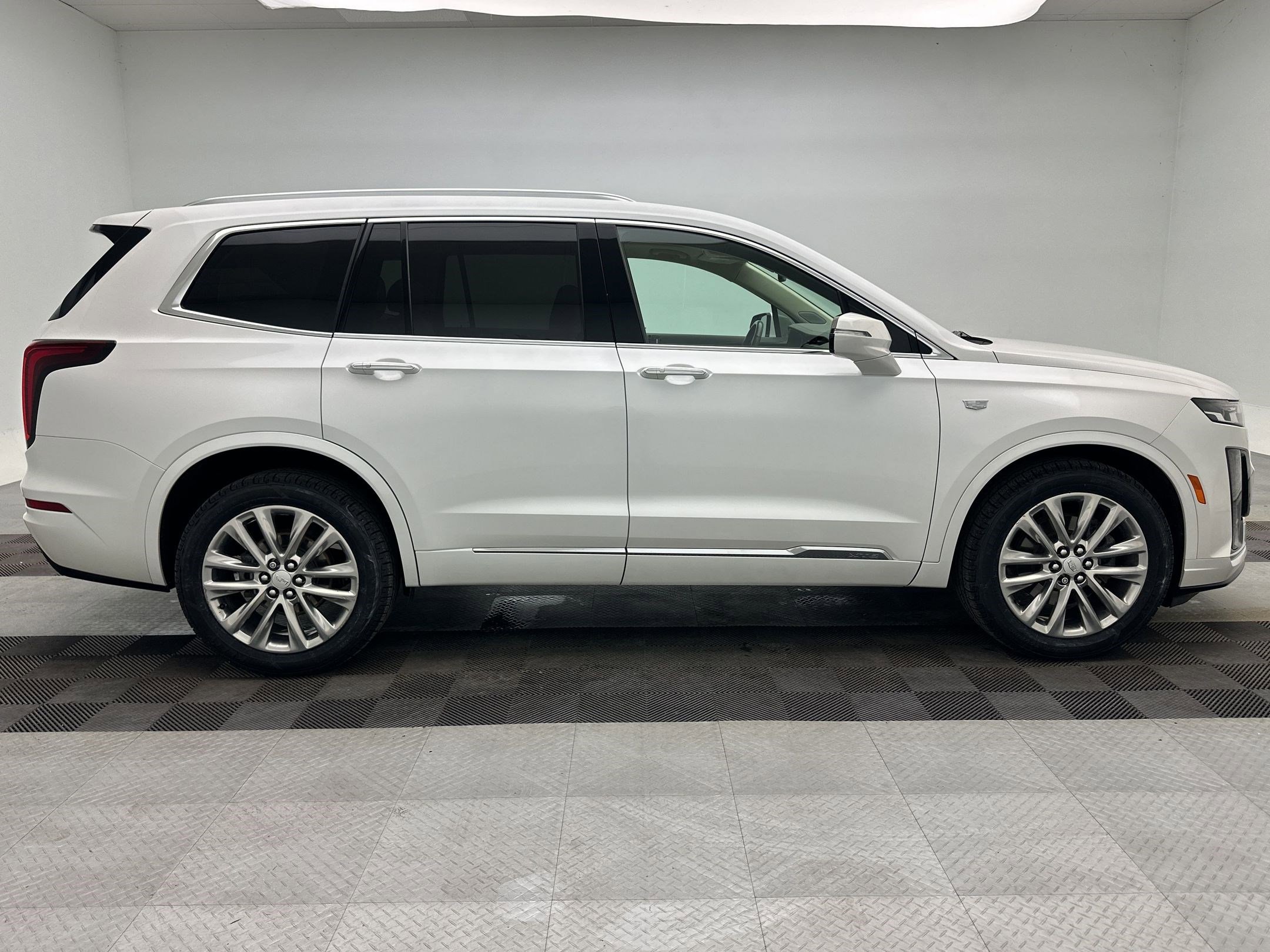 Certified 2023 Cadillac XT6 Premium Luxury image 8