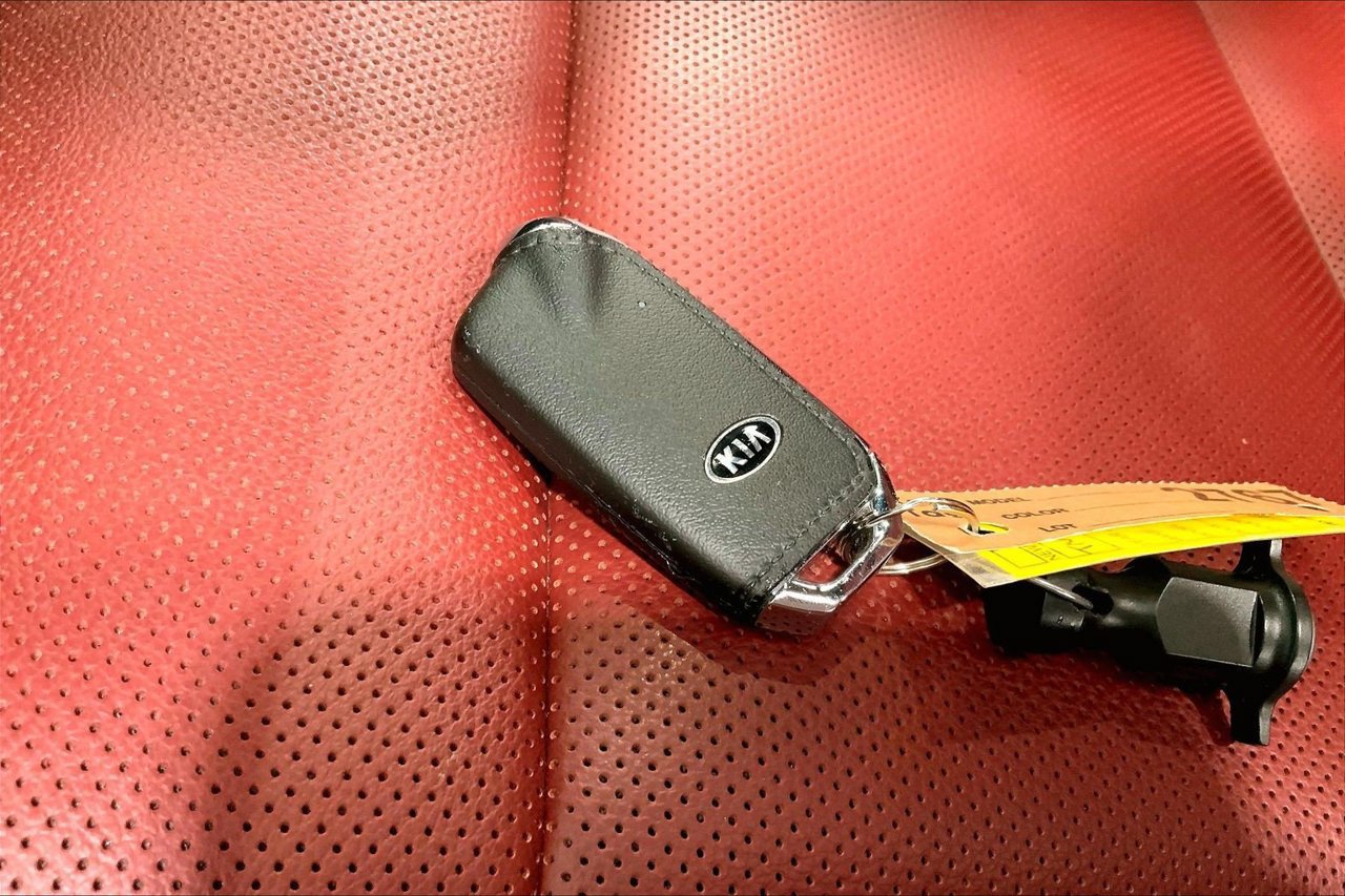 Used 2021 Kia Stinger GT1 RWD image 11