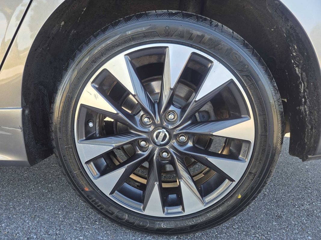 Used 2017 Nissan Sentra SR w/ Driver's Assist Package FWD image 29
